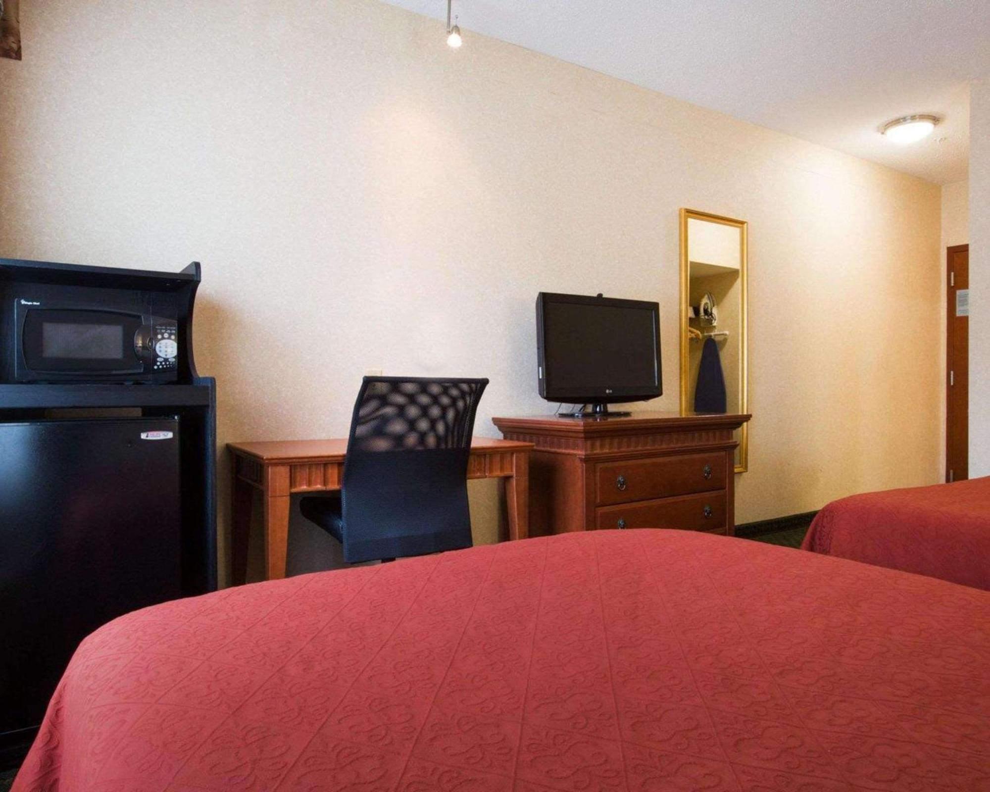 Econo Lodge Glens Falls - Lake George מראה חיצוני תמונה