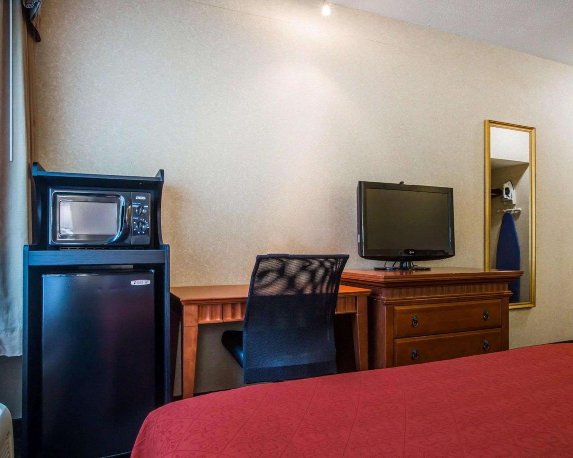 Econo Lodge Glens Falls - Lake George מראה חיצוני תמונה