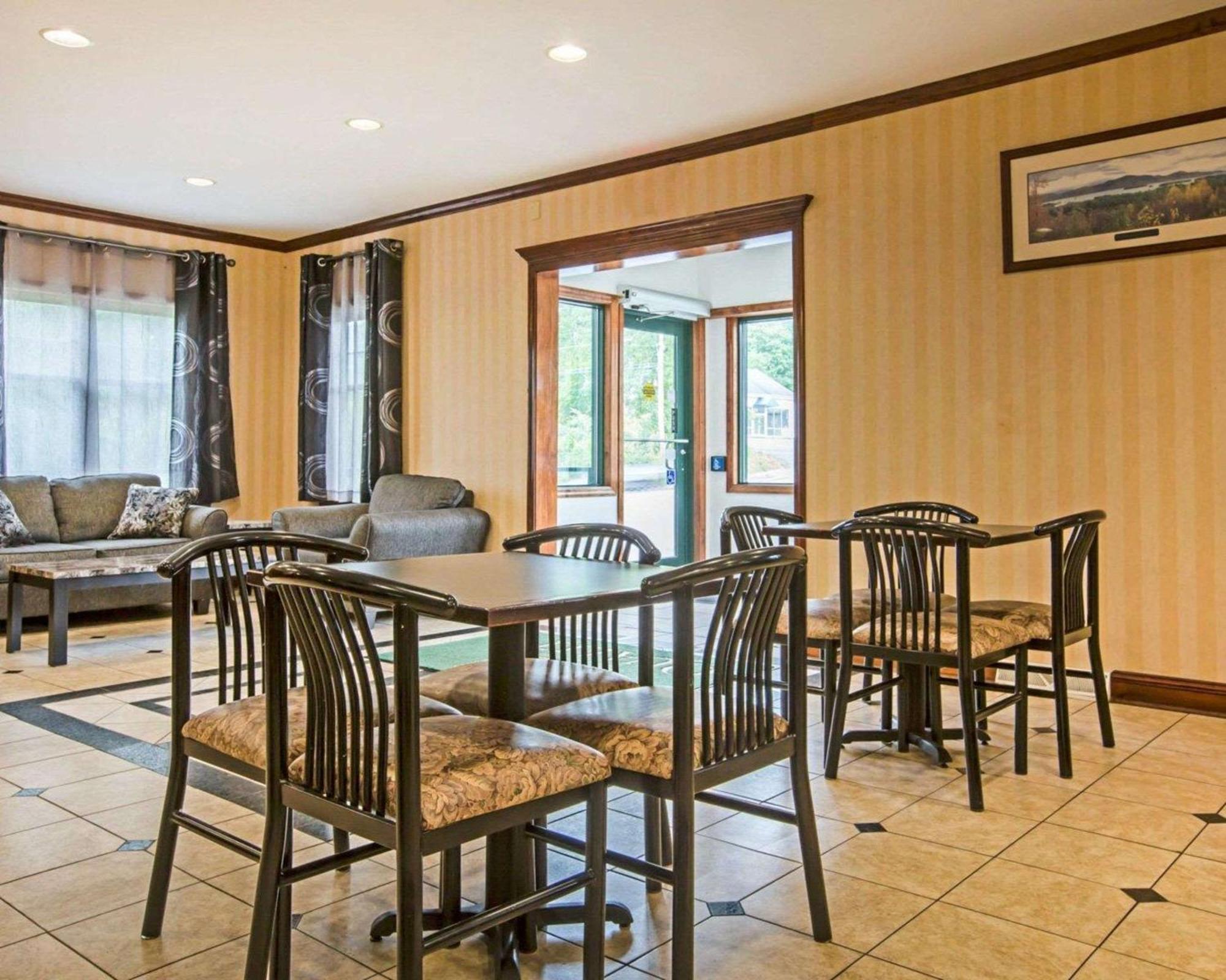 Econo Lodge Glens Falls - Lake George מראה חיצוני תמונה
