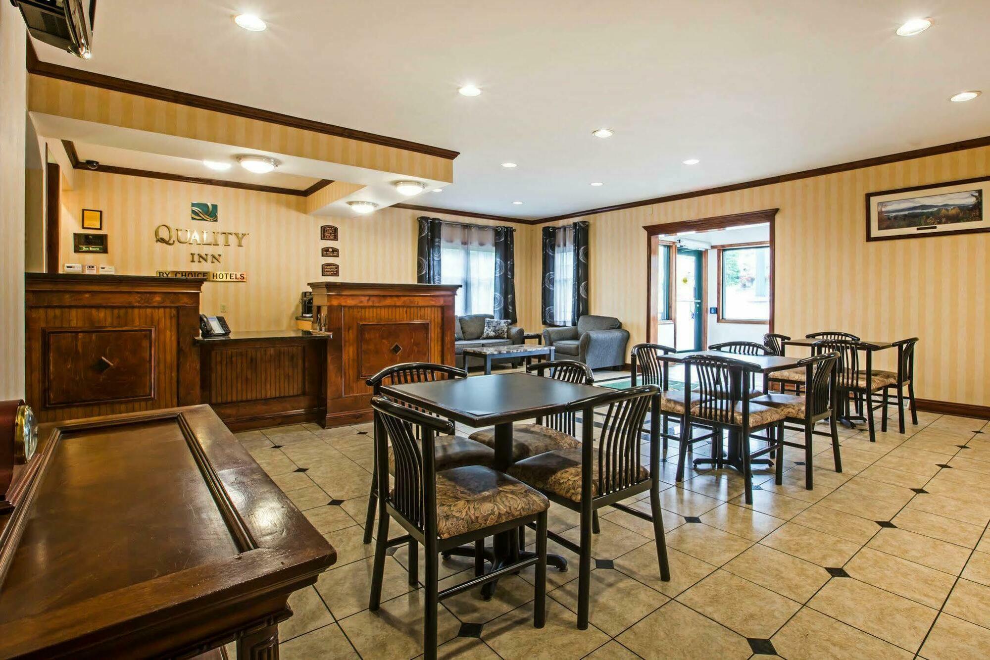Econo Lodge Glens Falls - Lake George מראה חיצוני תמונה